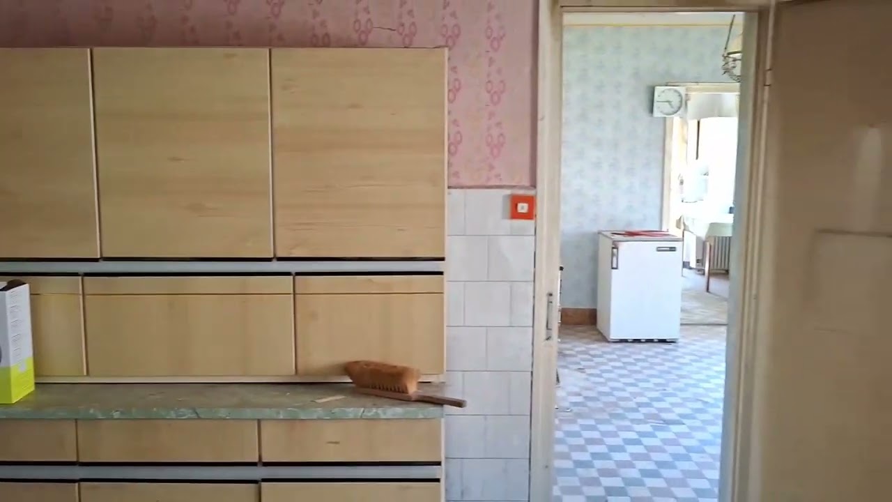 Kerepes, Szabads&aacute;g &uacute;t (fő&uacute;t) 112 m2-es csal&aacute;di h&aacute;z (30+ m2 mell&eacute;k&eacute;p&uuml;lettel) 1070 m2-es telken