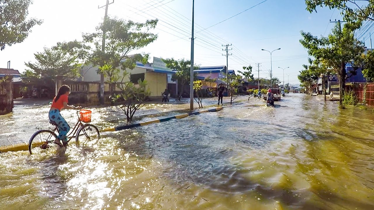 Importance Unclogged Culvert Drain Flood Rain On Street