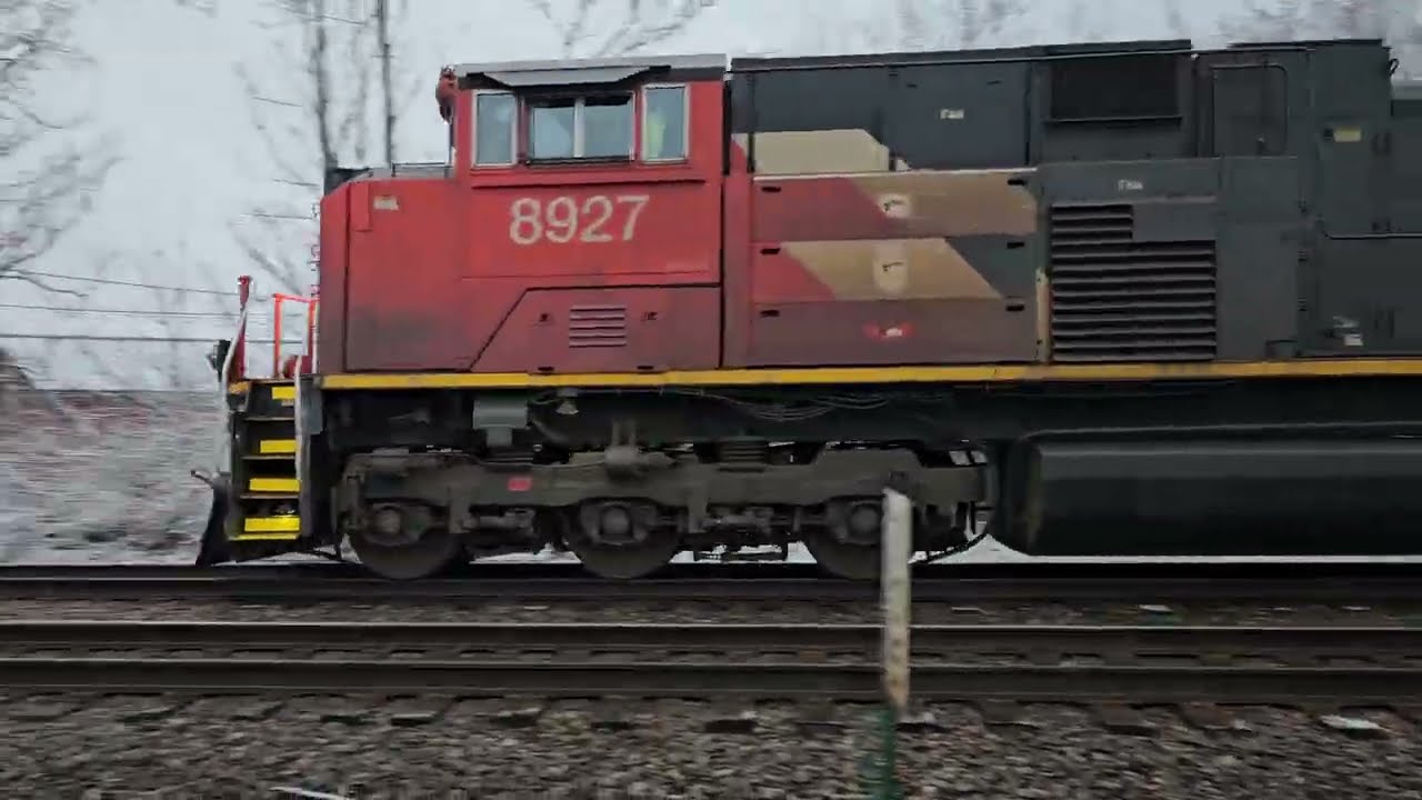 CN 8927 East