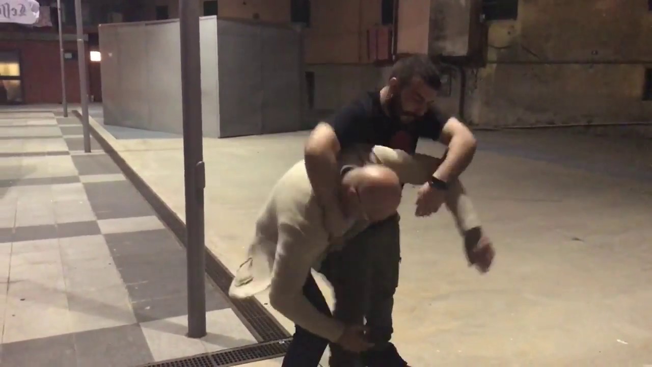 COME DIFENDERSI DALLO STRANGOLAMENTO