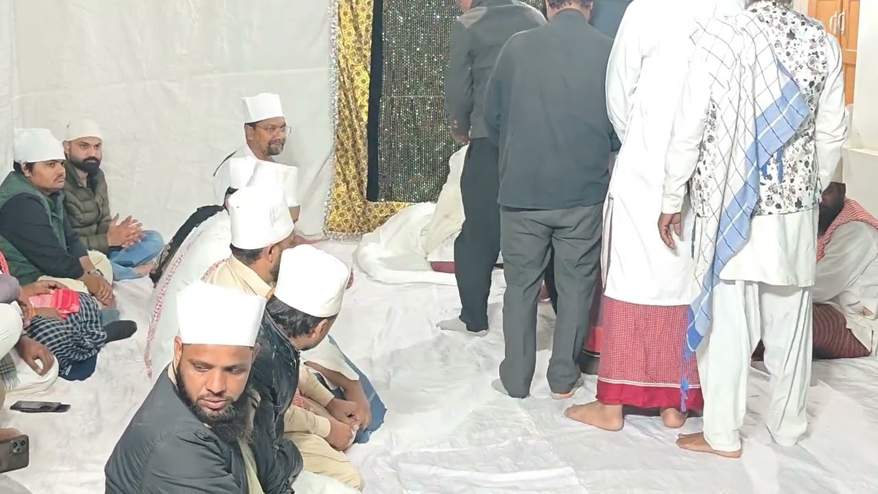 Kamali wale ki mehfil sajji hai.....