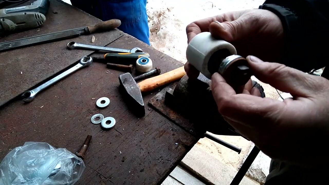 Самодельный ролик для подъёмных ворот,и много ещё для чего.