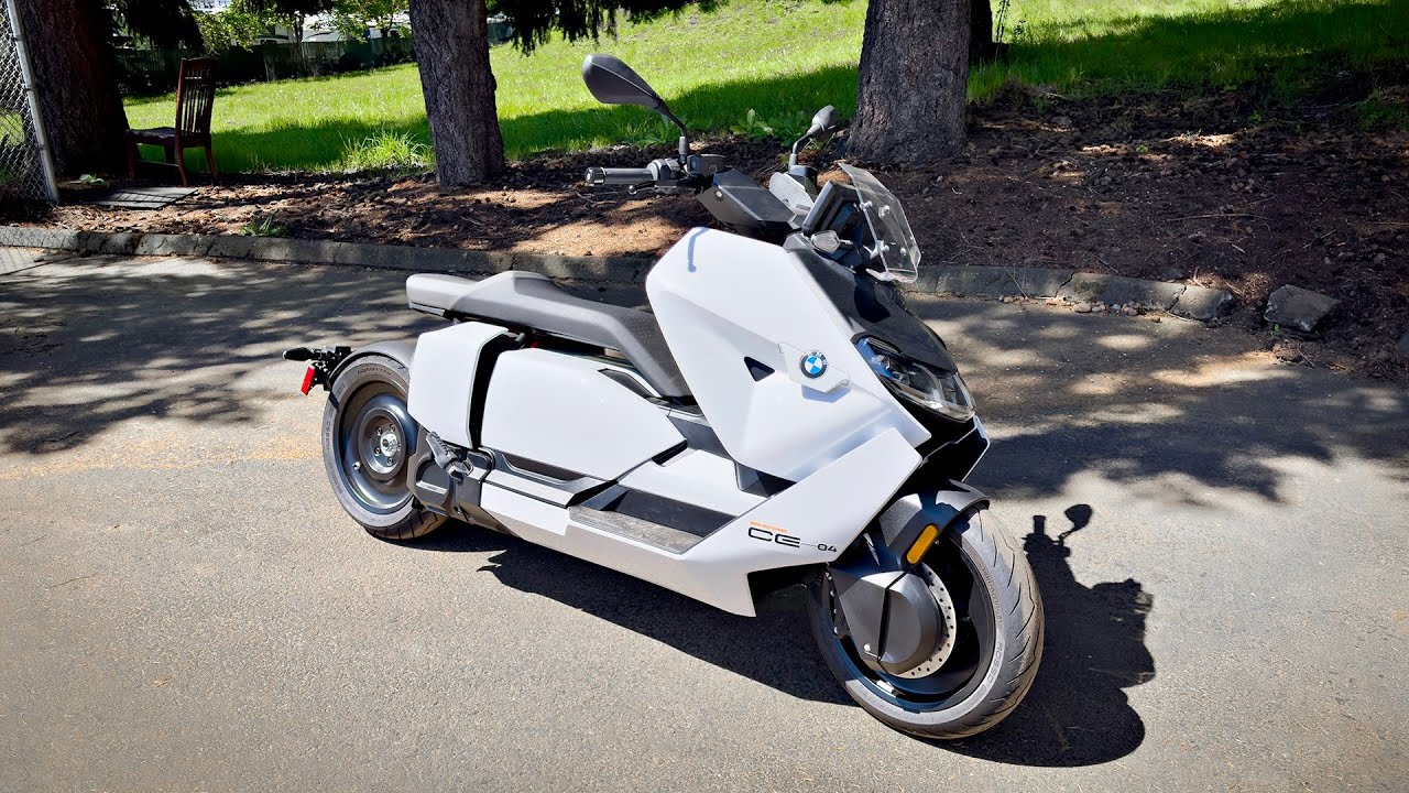 The BMW CE-04 EV Scooter!! • Wow, Is This Cool..! | TheSmoaks Vlog_3076