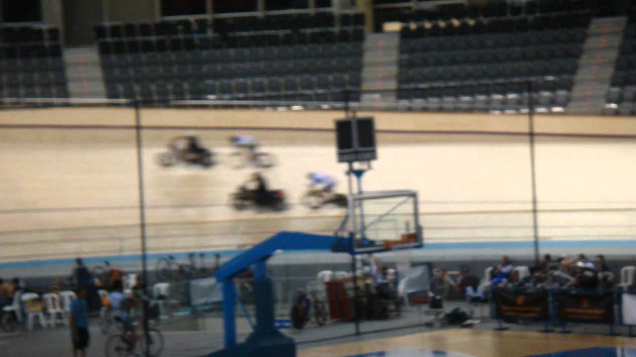 PALMA ARENA SE ESTRENA CON UN SIMBÓLICO CICLISMO TRAS-MOTO