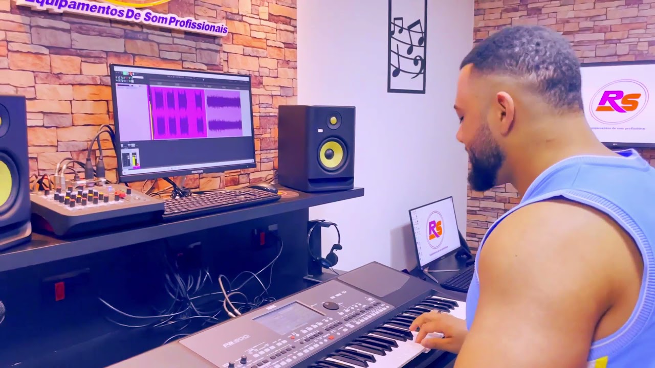 Ileus Brandão na RS Som Profissional - Solos Robério e seus teclados - KORG PA 600