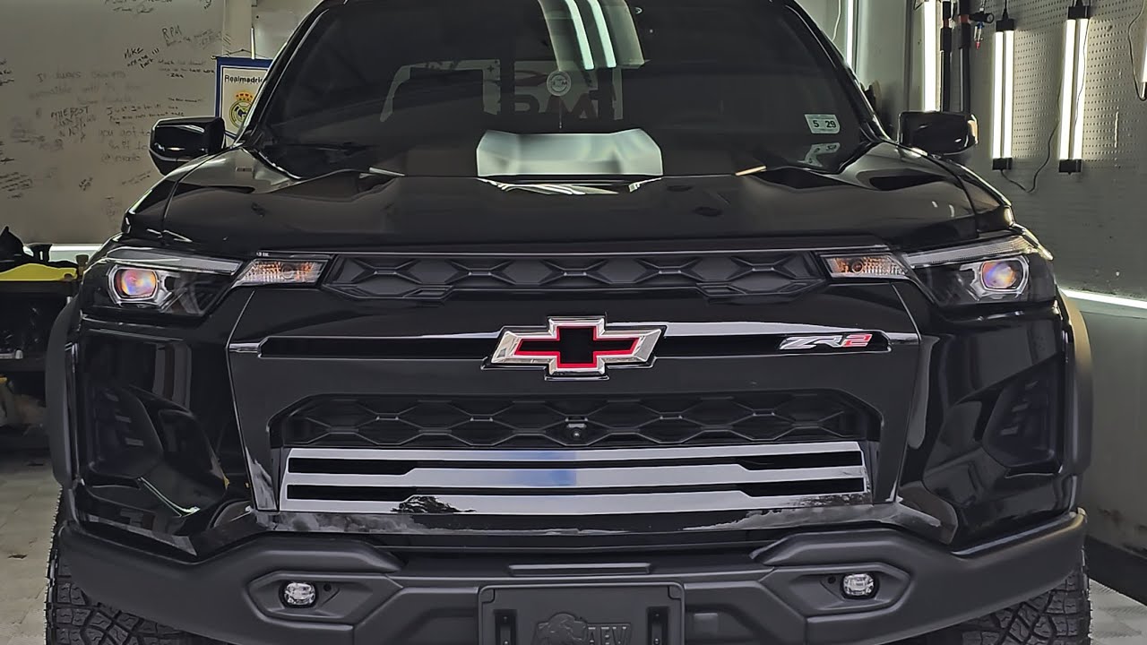 Chevy Colorado ZR2 Bison 2025 года проходит полную деталировку, коррекцию покраски и керамическое...