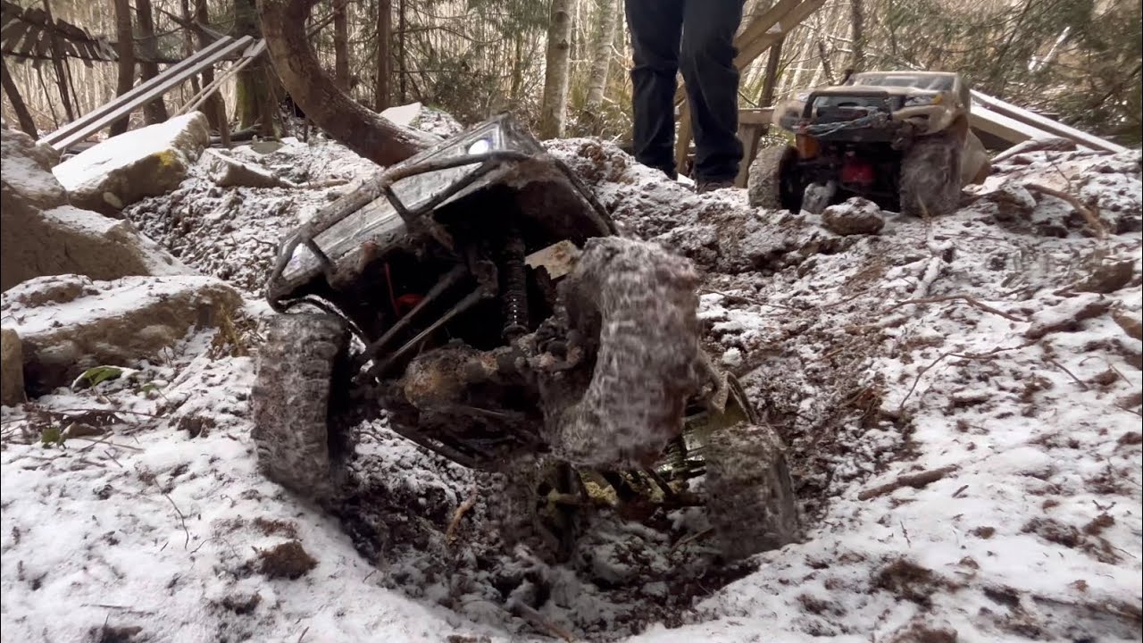 Traxxas trx4 vs element enduro in the snowy backyard course
