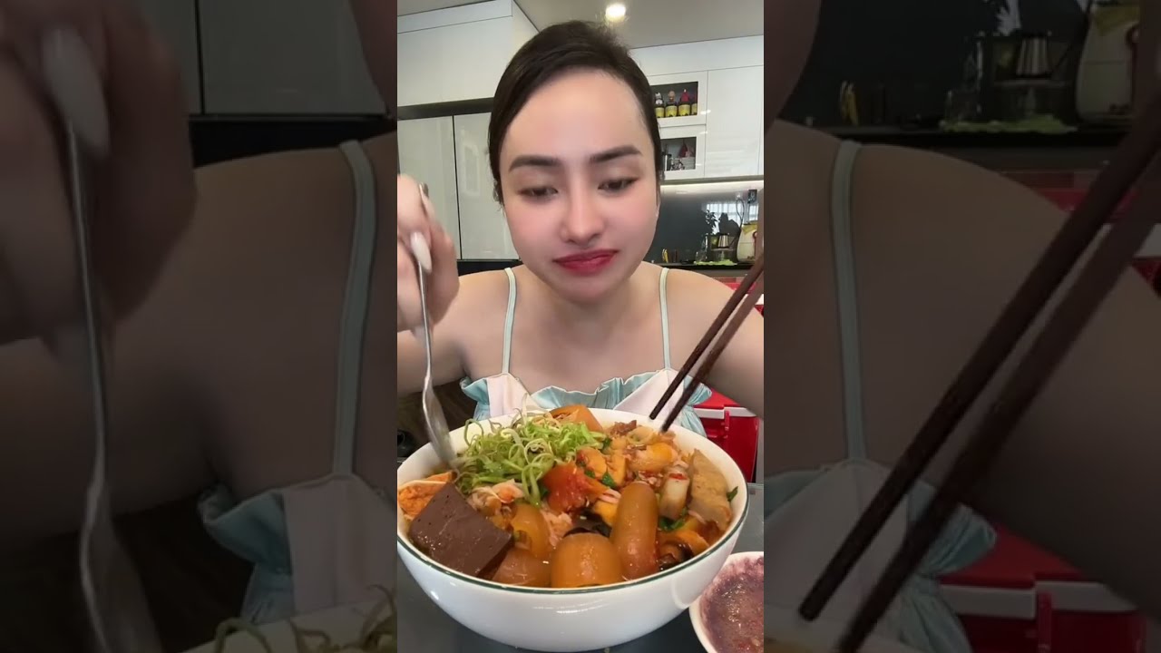 Mời mọi người Mukbang Bún Giò Heo, Bún Mắm Hải Sản, Bánh Canh, Bún Bò Tái Huyết với em nghen