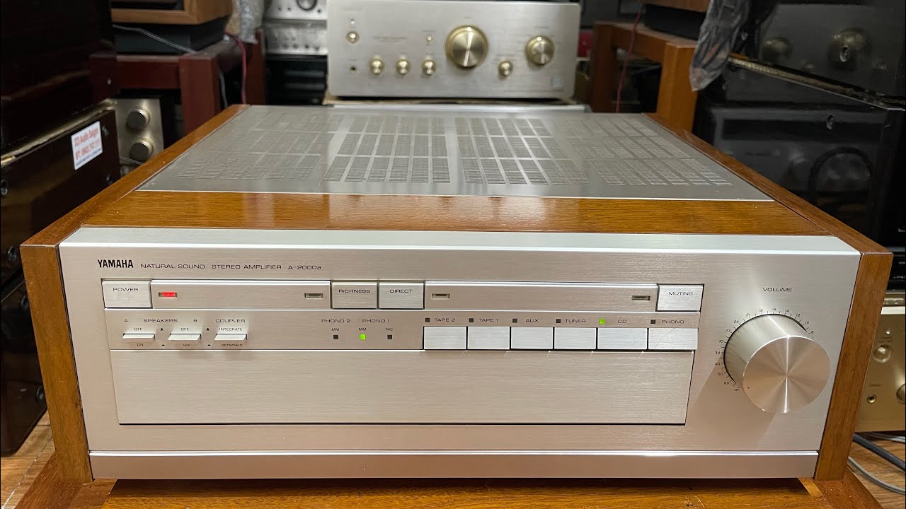 Ampli Yamaha A-2000A dòng khủng long đầu gấu nhất hãng Yamaha. Máy zin đẹp. Lh e Trí