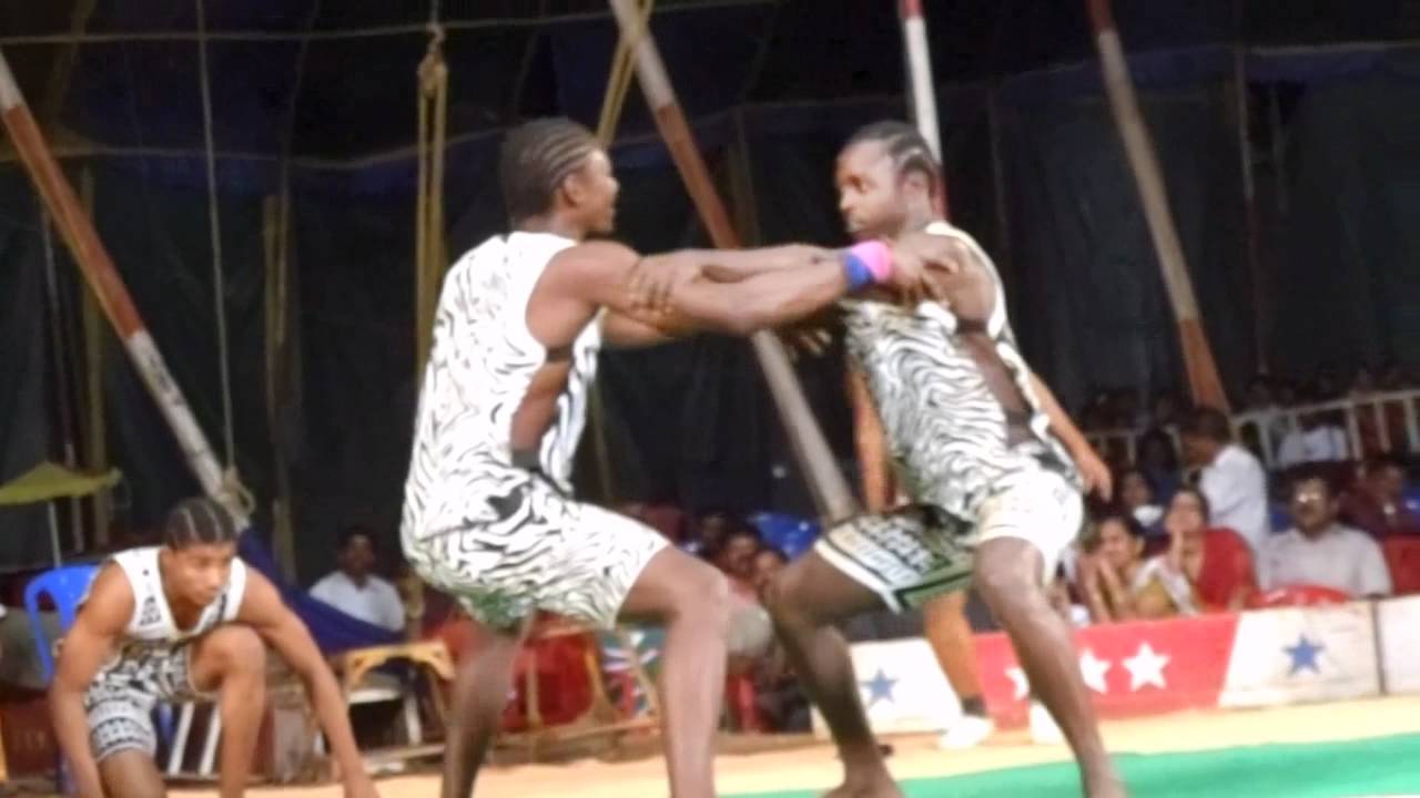 Acrobatic Jumbo Circus J - African Acrobats - Thrissur, India Jan2012