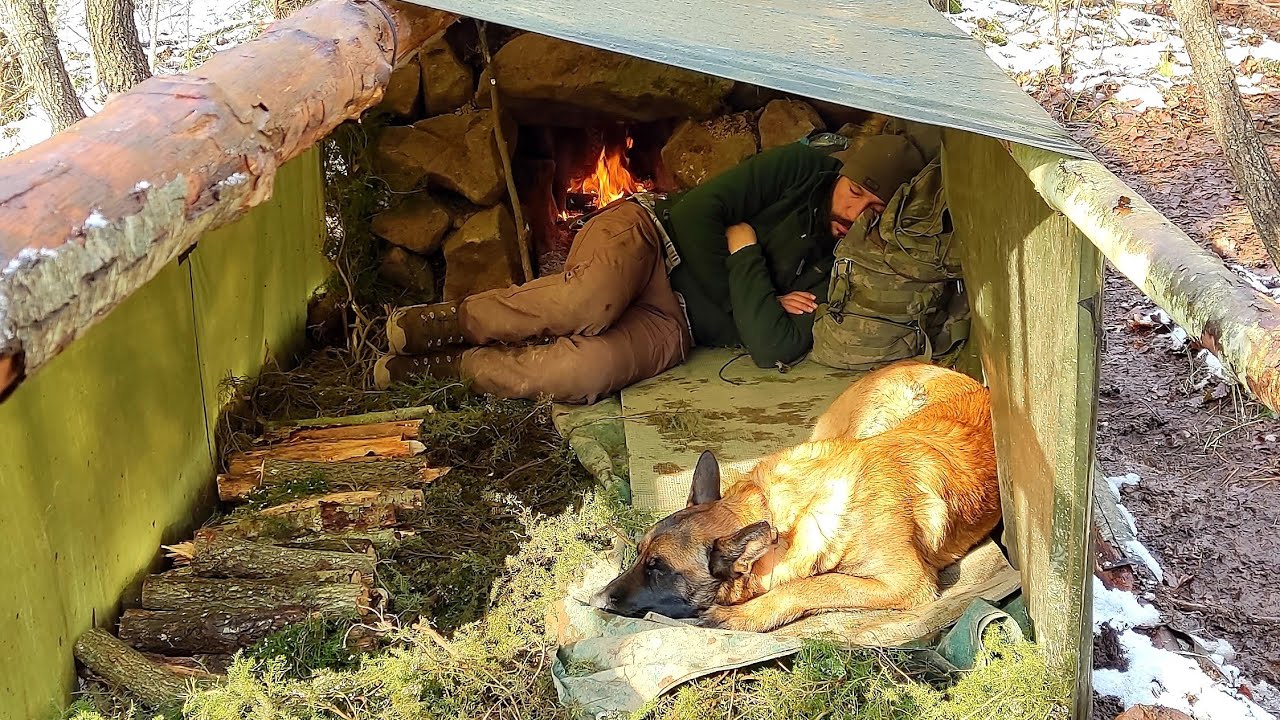 3-дневный зимний кемпинг Bushcraft под дождем и снегом - каменный камин, кулинария в лагере