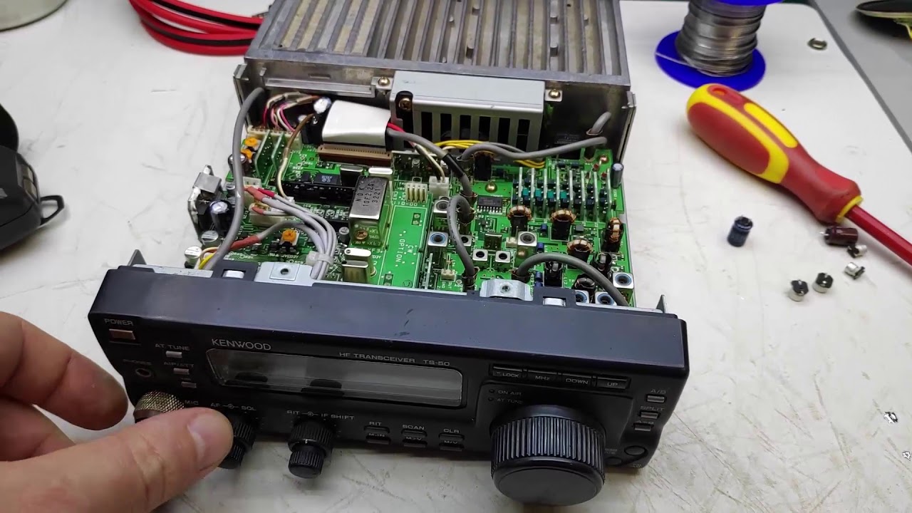 Kenwood TS 50S que asusta al encenderse