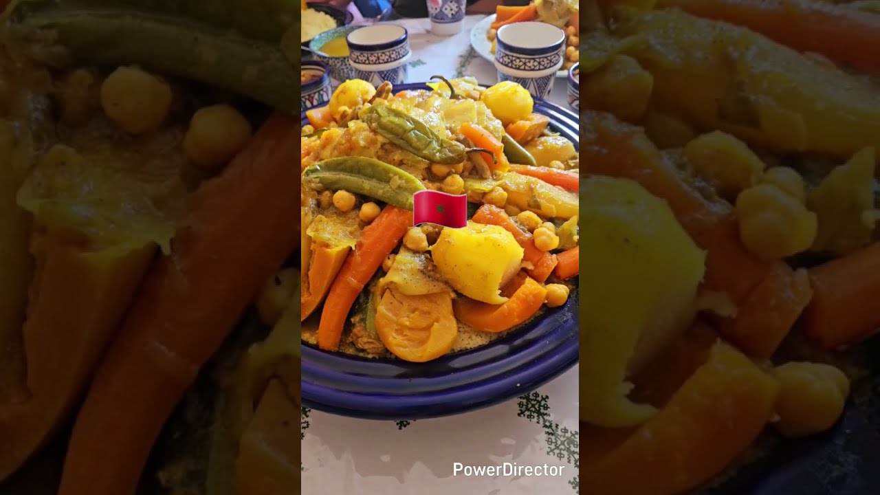 El auténtico Cuscús marroquí tradicional de pollo, verduras y cebolla caramelizada es una delicia