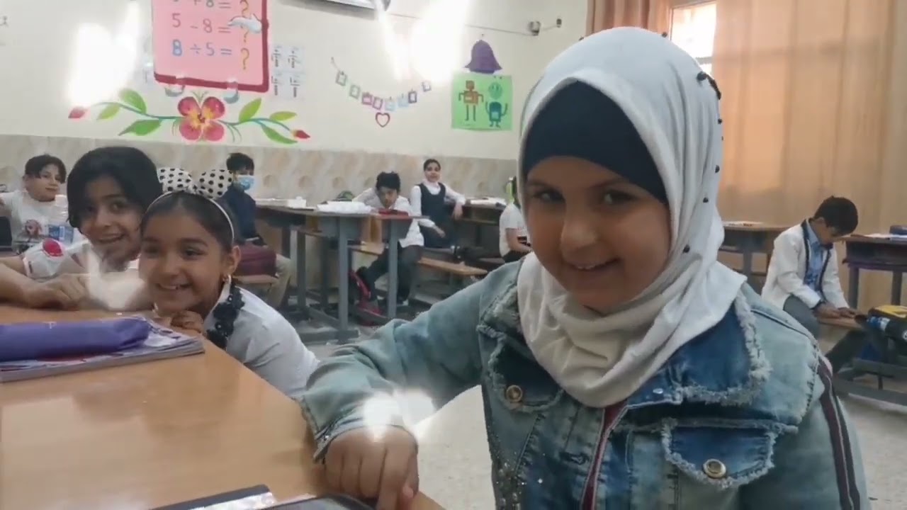 مدرسة الهارثة الدوليه ( الفيديو يتكلم )