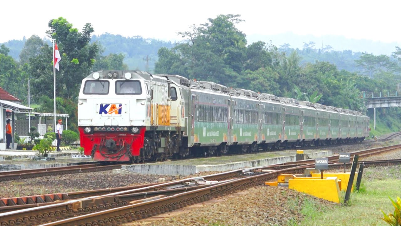 KERETA API PANJANG‼️ MENEMUKAN 22 KERETA API DI STASIUN DAN TIKUNGAN