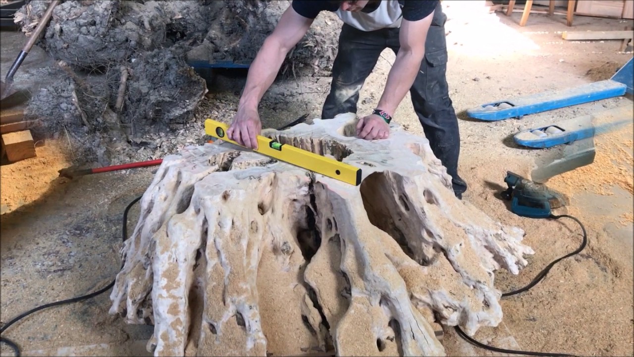 MESA DE CENTRO EN RAÍZ DE OLIVO