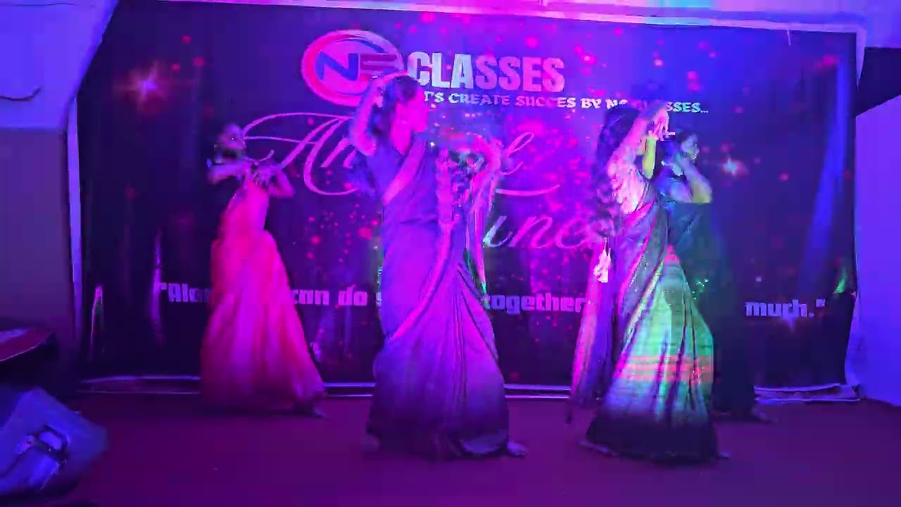 Desi girl Mashup by 12th and 9th standard girls
