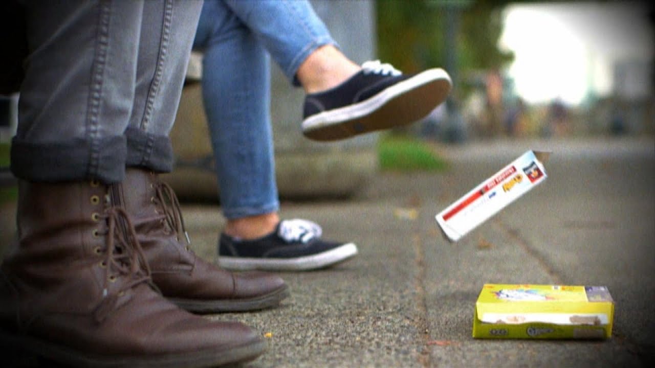 Litterbug discards trash all over Portland park | What Would You Do? | WWYD