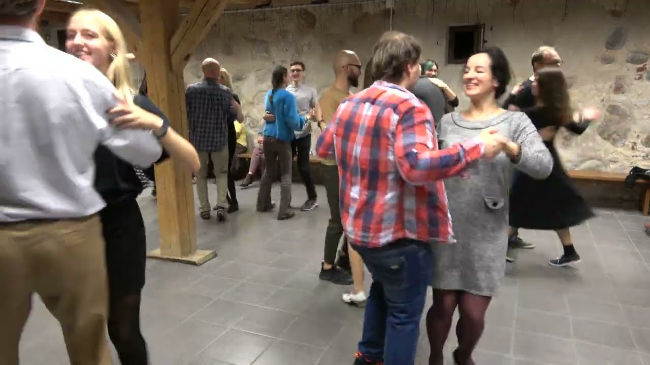 Fokstrotas JAUNYSTĖS VĖJAS. Groja Svajūnas Birgiolas. Lietuvių tautos šokiai . Kaunas. 2023 12 04