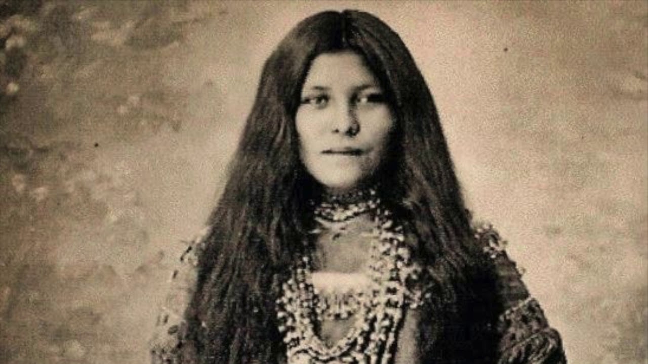 Ulali Mother Tribute to Native American Women / Vishal Experimental Factory