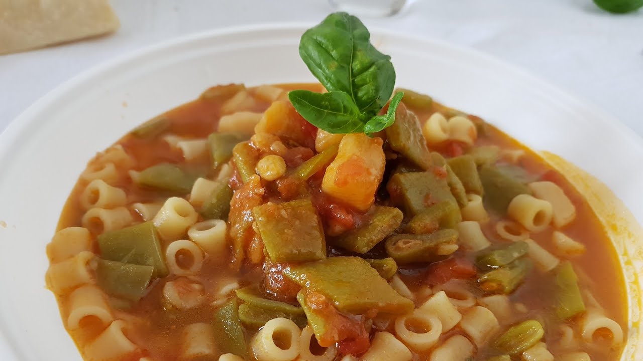 Minestrone di fagiolini e patate Ricetta vegetariana e vegana estiva