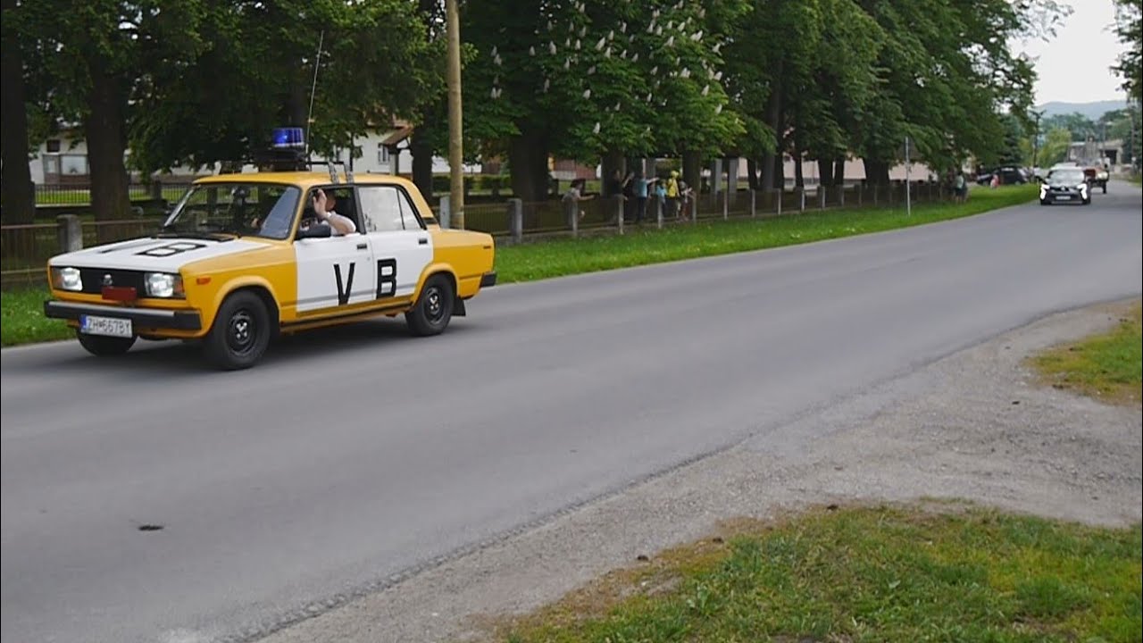 Prejazd kolóny áut MB 1000 cez Lovču 11.5.2024