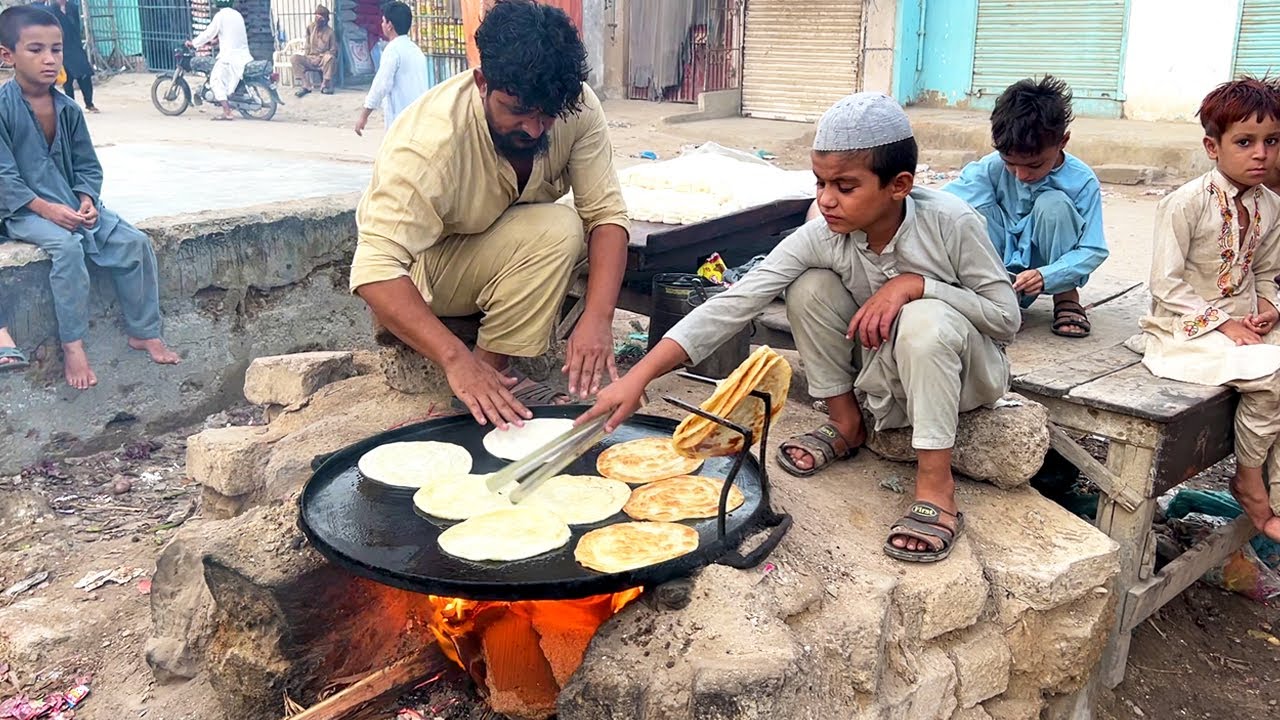 Village Style Paratha Making | Karachi Famous Lachha Paratha | Amazing Street Food Of Pakistan