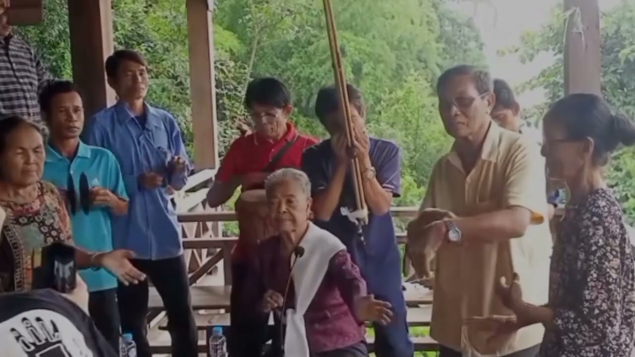 ขับลำสาละวัน -ຂັບລຳສາລະວັນເຮົາເອງ
