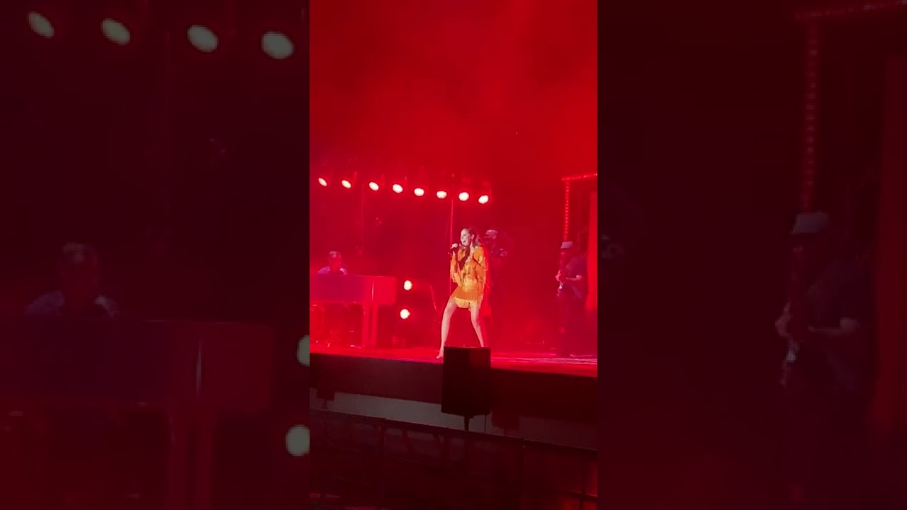 Pastora Soler en el auditorio “ Los del Río” Dos Hermanas ( sevilla).