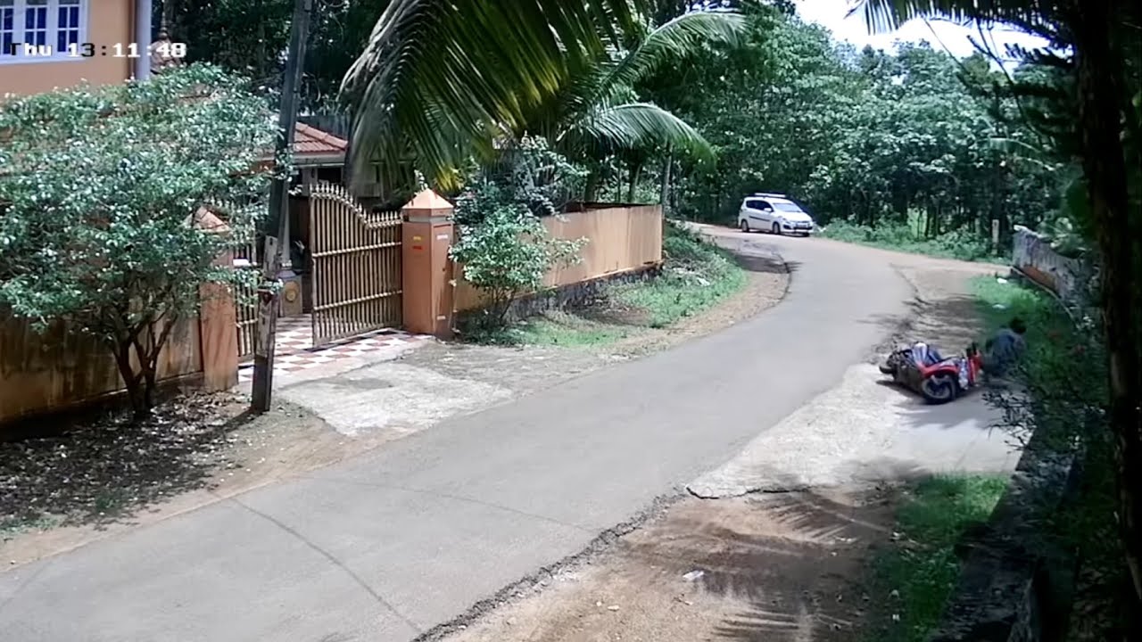 Kerala Funny Road Accident ..... 🤣 #keralaaccident #Mi_Vlogs