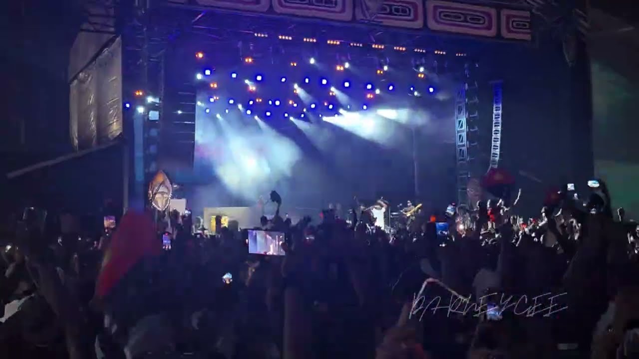 AKON ~ RIGHT NOW (NA NA NA) + BEAUTIFUL Live PNG