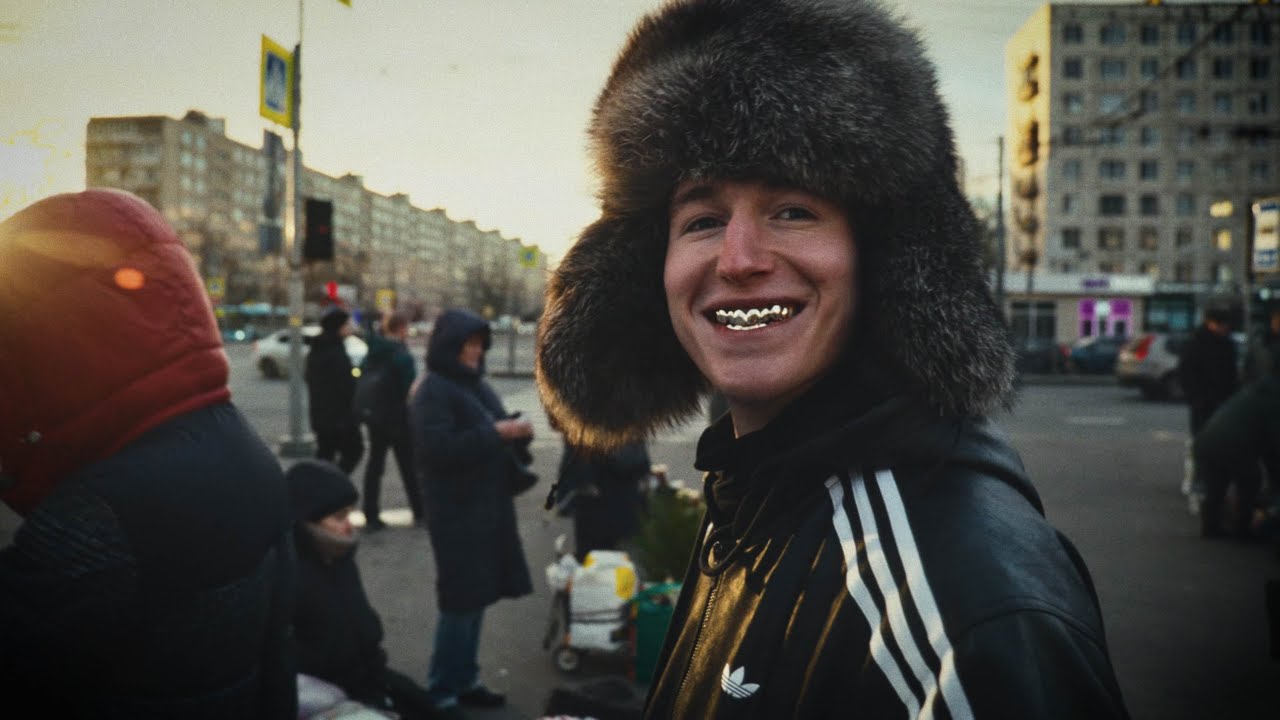 Roxxy - Larisa (Mood Video)