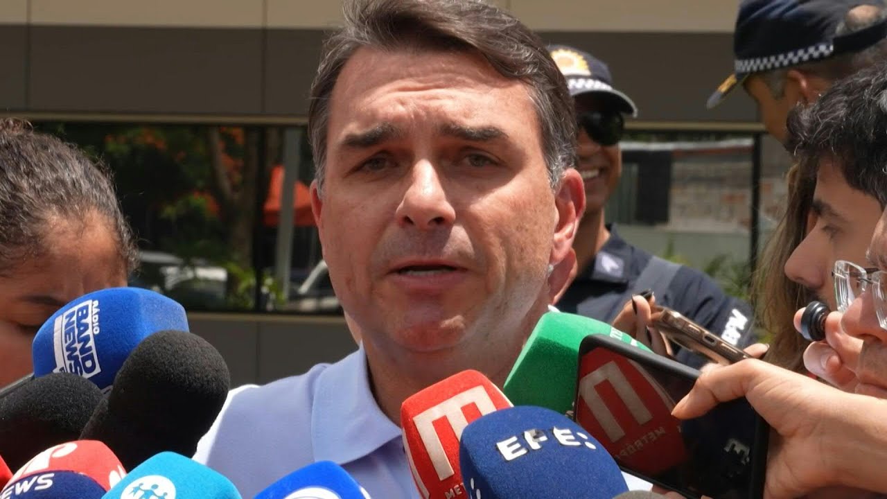 Flávio Bolsonaro afirma que quadro de saúde do pai é o ‘pior’ desde a prisão | AFP
