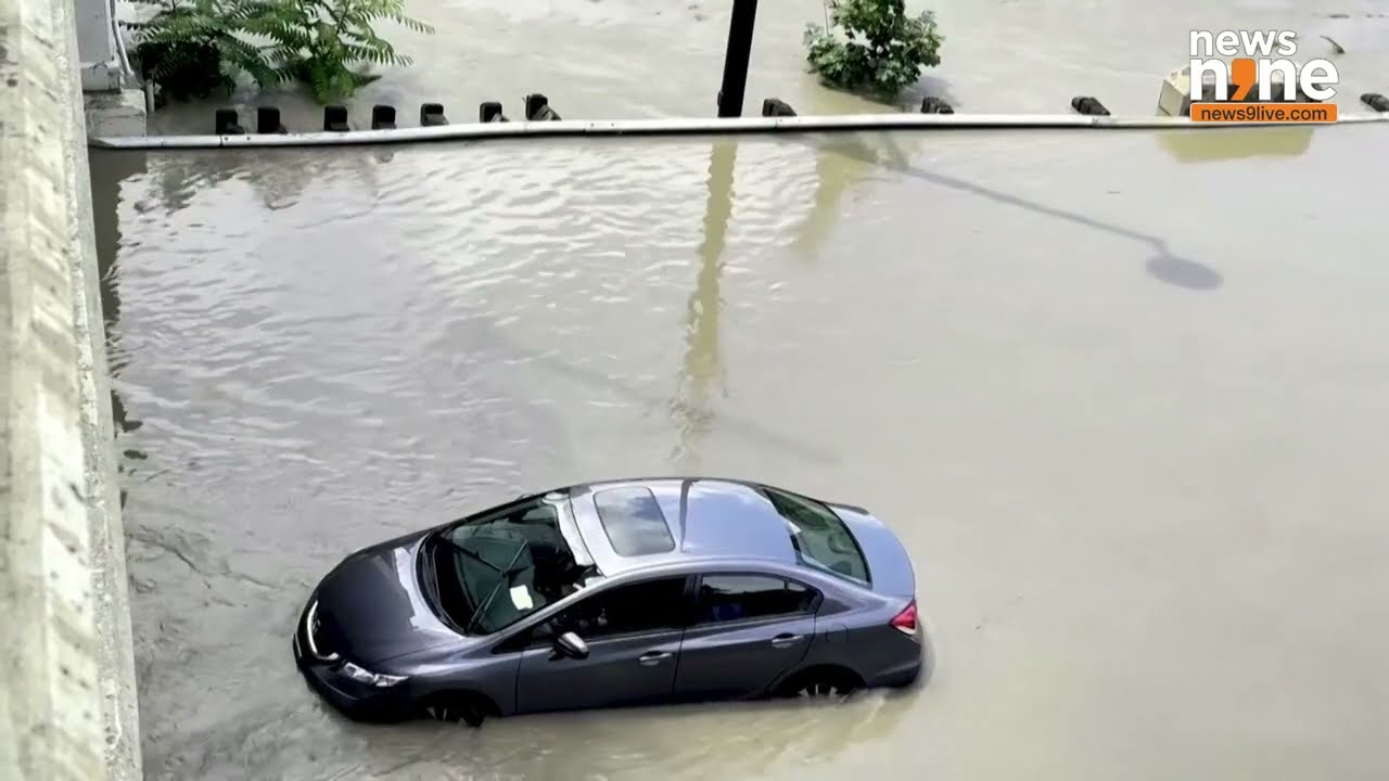 Toronto Floods: Heavy Rainfall Triggers Flash Flooding and Power Outages in Toronto | News9
