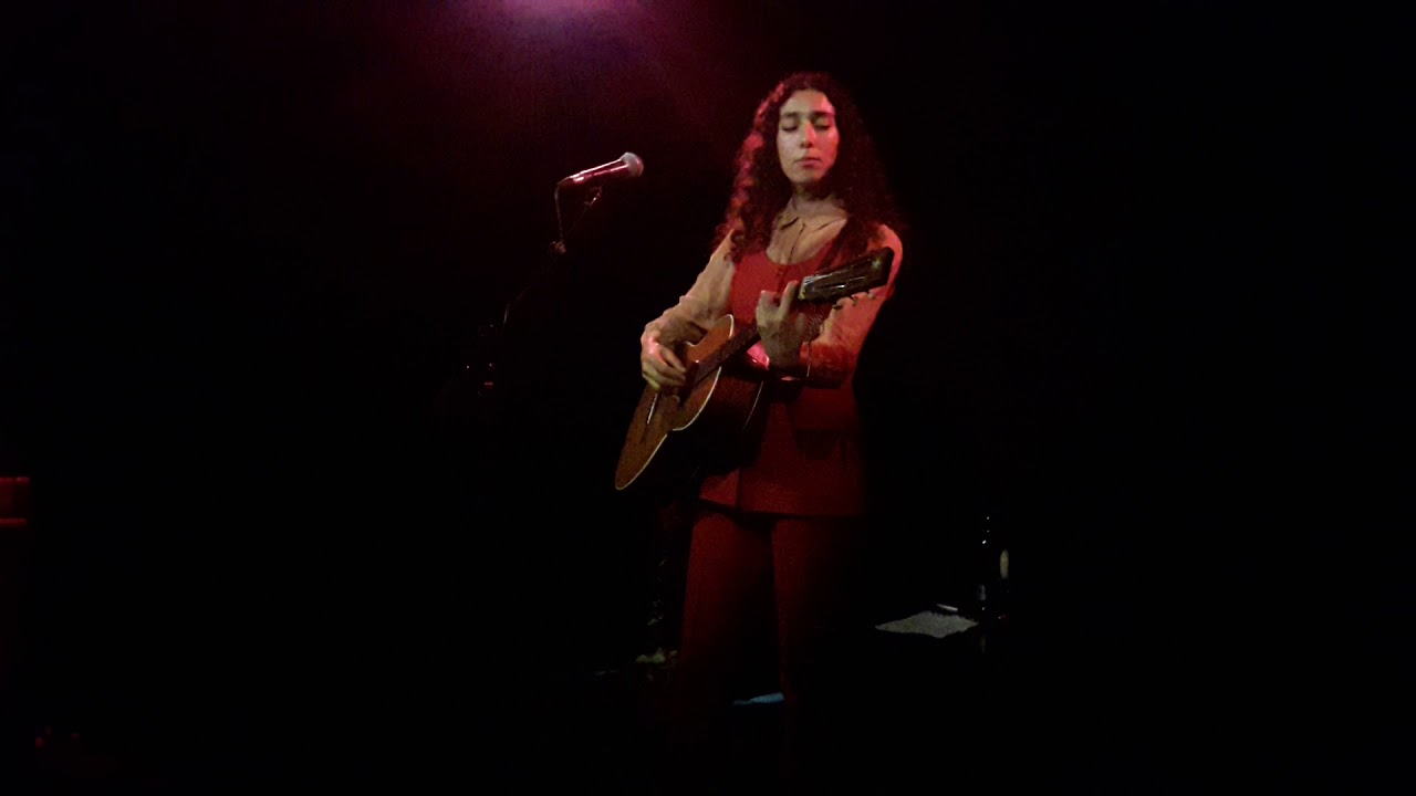 Bedouine - Hey, who really cares? (live @ AB Salon)