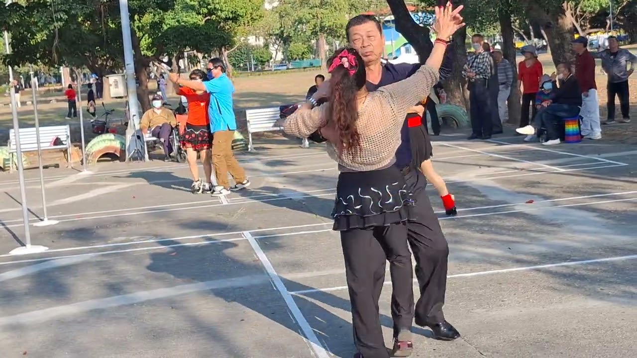 在衛武營羽毛球場樂團有跳舞洪朝景攝影2026年2月21日