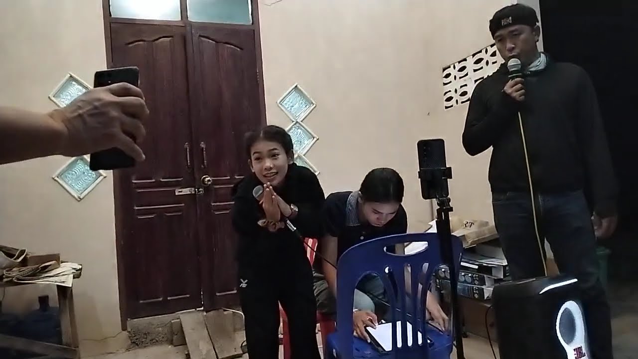 นักร้องน้องใหม่ธิดาลาว