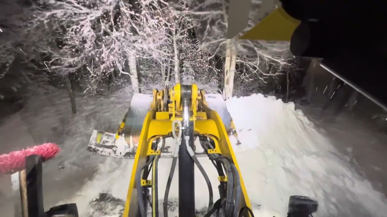 CAT 918m Multibucket. Moving Snow (Full Movie)