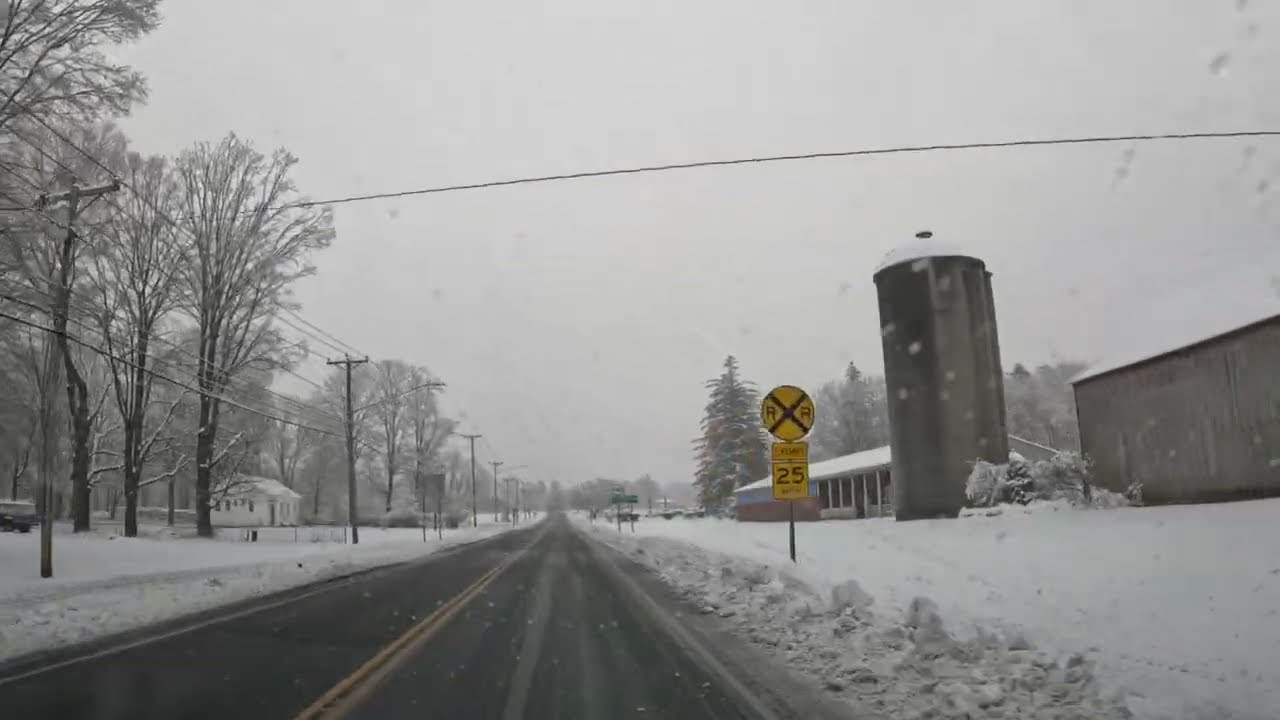 Relaxing Drive while Snowing in Connecticut