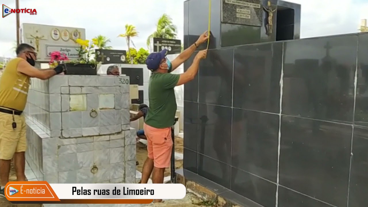 Finados - Visitação no cemitério São João Batista em Limoeiro. Pelas ruas de Limoeiro 02/11/2021.