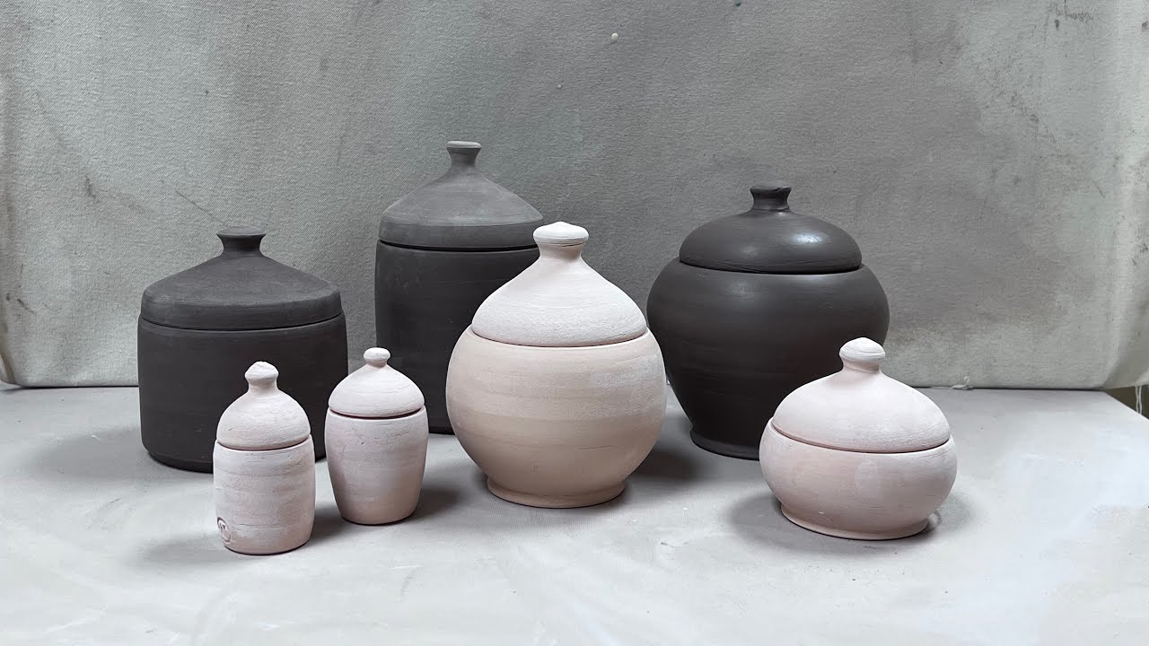 Throwing a Lidded Jar from ONE Piece on the Potter's Wheel!