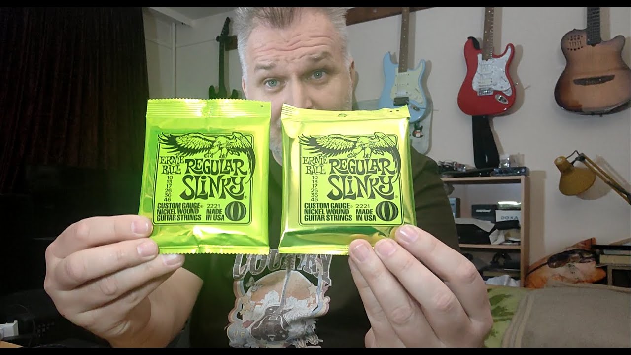 Ernie Ball Regular Slinky 2221 10-46, az egyik a TEMU-ról van, most felbontjuk mindkettőt