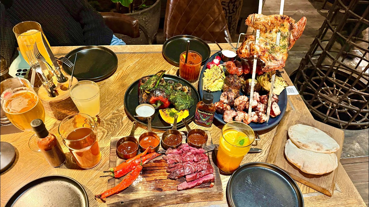 «King Kross» та шоу від ката в ресторані «Мʼясо та справедливість» #львівяквінє #ресторан 