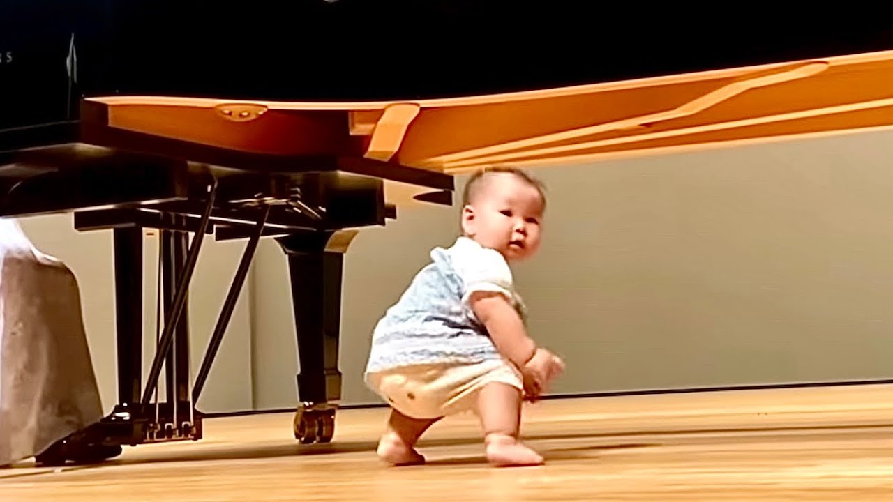Little Ballerina’s First Stage | 11か月の娘とサン＝サーンス「白鳥」