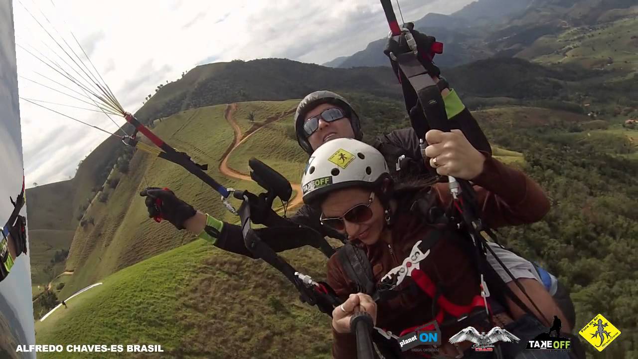 Voo Duplo de Parapente em Alfredo Chaves Equipe Fora do Ar Paragliding - Ana Claudia
