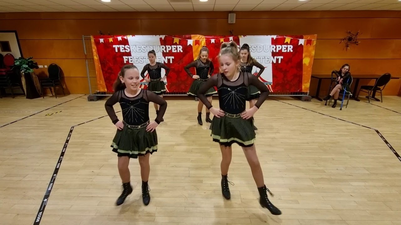 Optreden Dansmariekes Kroegentocht Online (groep 2)