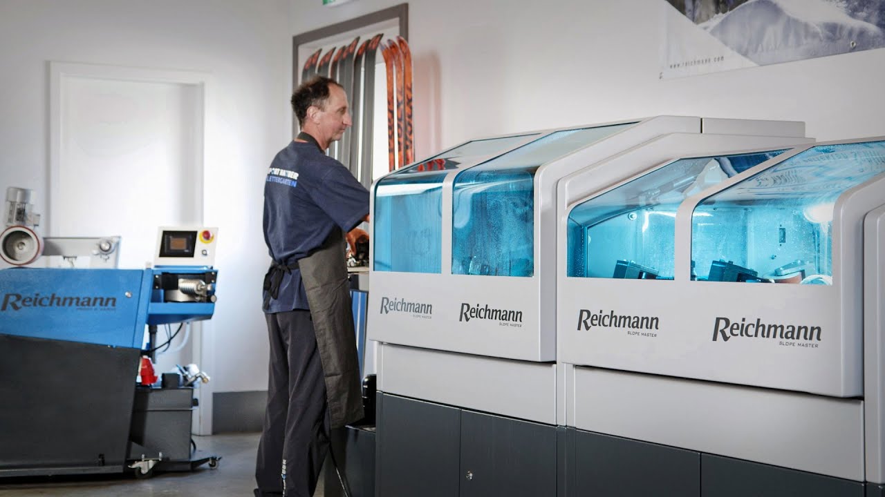 The new SLOPE MASTER SK service robot: Small in design. Big in performance.