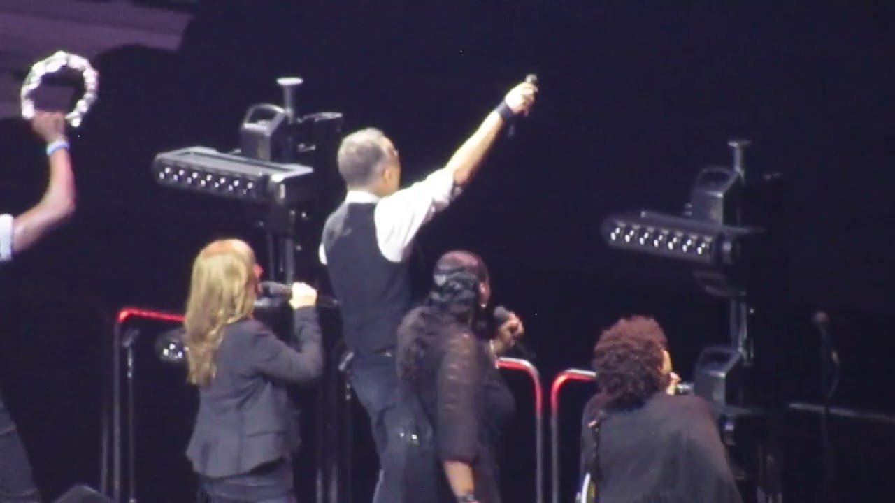 Bruce SPRINGSTEEN & The E STREET BAND  -  Hungry Heart  Live In Decathlon Arena Lille le 24.05.2025
