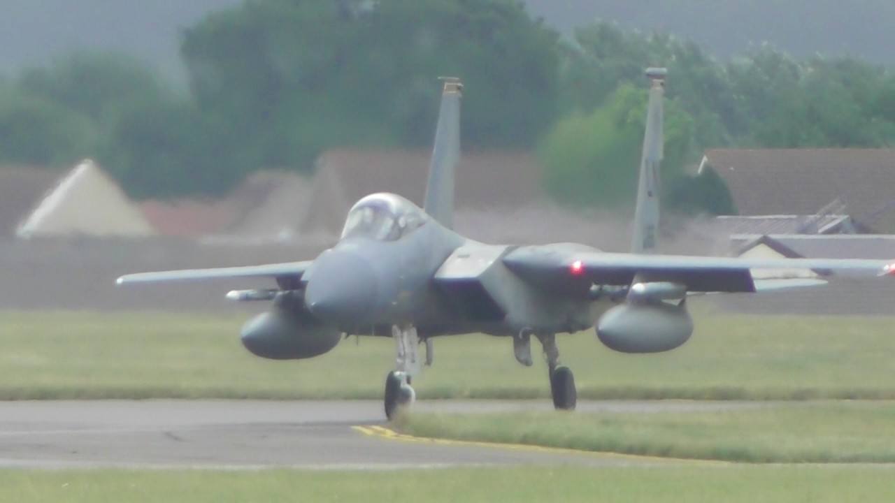 Incredible noise of 4 Lakenheath F15s departing RAF Mildenhall 26jul17 152p etc