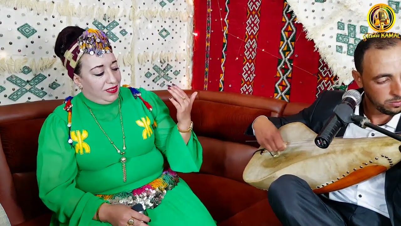 لحسن أيت يعقوب مع الفنانة مامة بومية في تحفة أمازيغية رائعة وعزف جميل بعنوان "أدج أدساعفخ ألدجيخ"